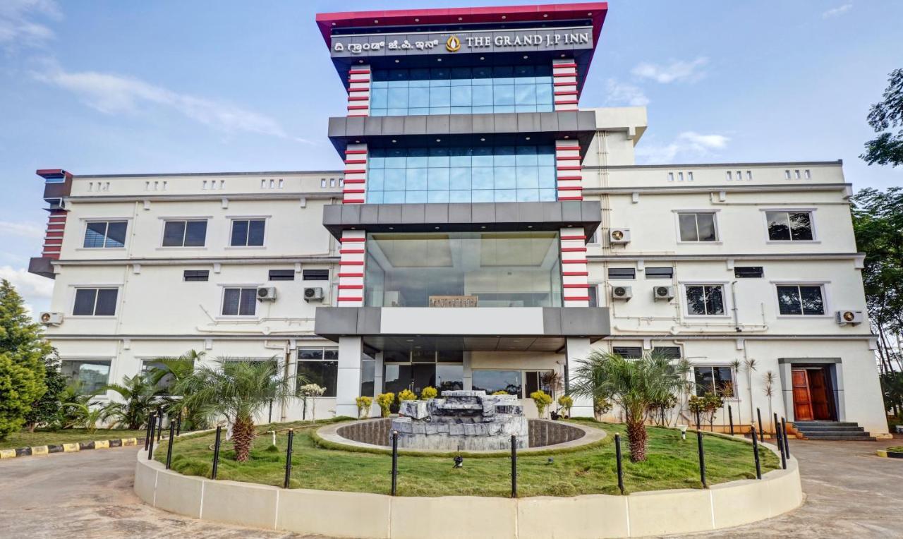 Grand Jp Inn Near 2 Km From Gundlupet Bus Stand Exterior foto