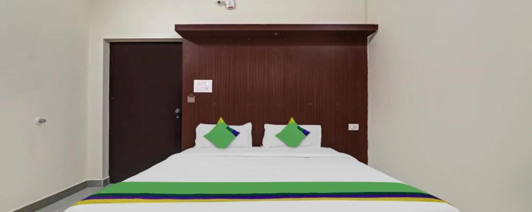Grand Jp Inn Near 2 Km From Gundlupet Bus Stand Exterior foto