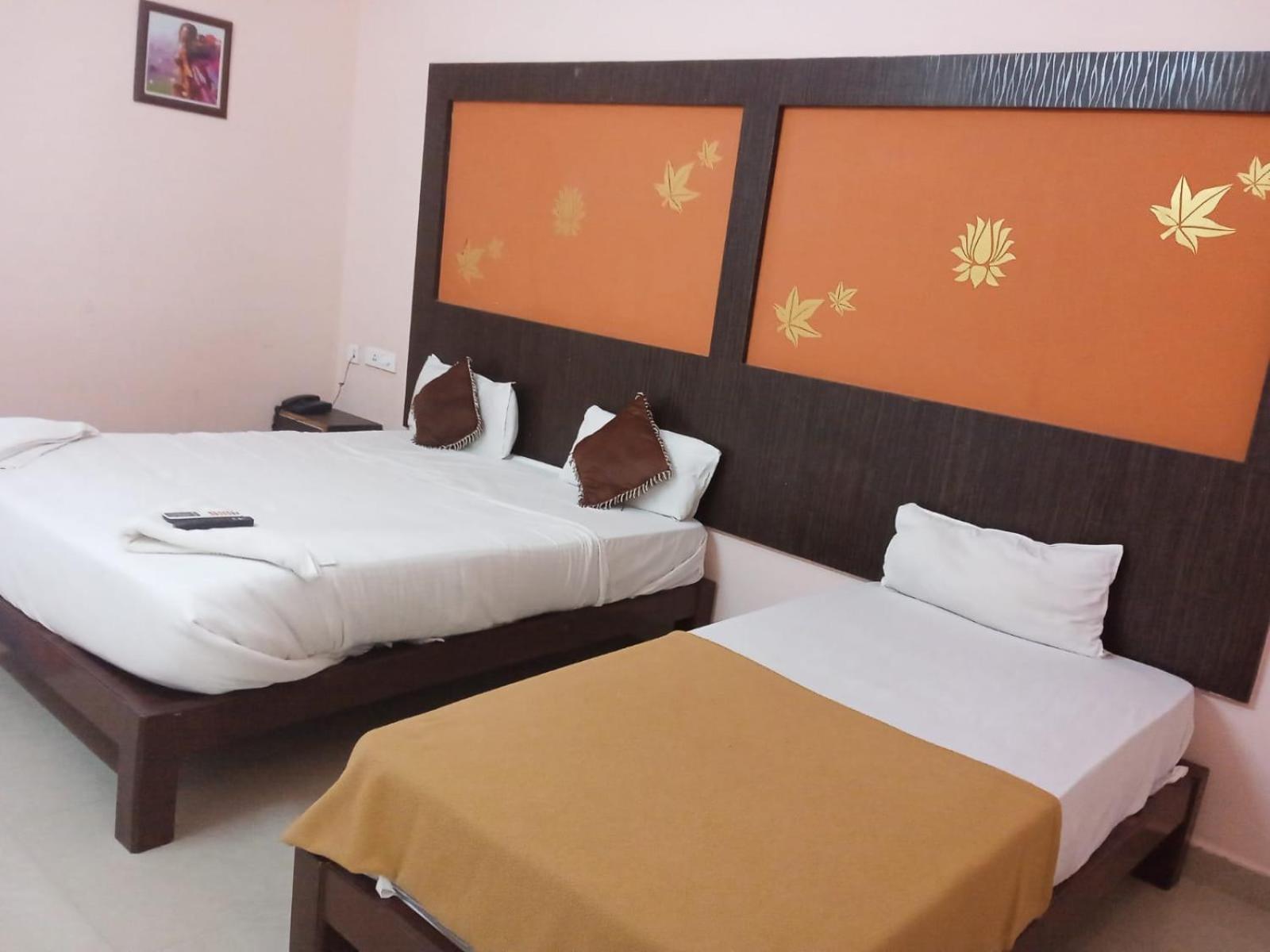 Grand Jp Inn Near 2 Km From Gundlupet Bus Stand Exterior foto