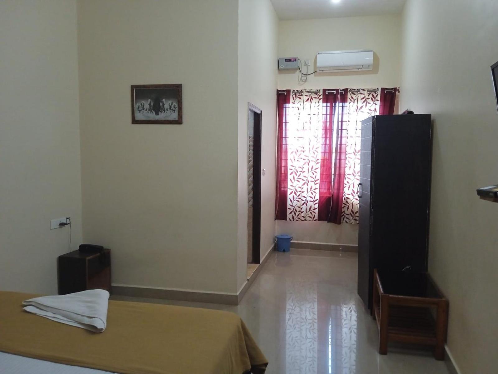 Grand Jp Inn Near 2 Km From Gundlupet Bus Stand Exterior foto
